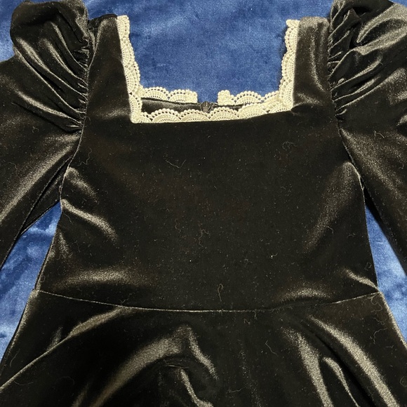 Elegant Velvet Kids Dress in Black - Picture 4 of 8